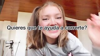 A gringa with a big ass enjoys herself in Spanish JOI