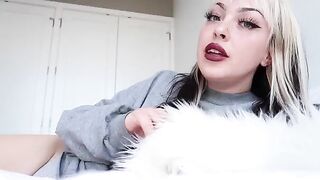 The girl persuaded her boyfriend to make a blowjob for her
