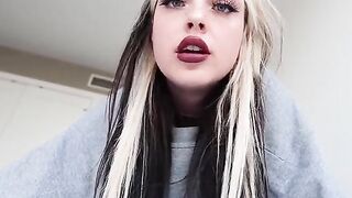 The girl persuaded her boyfriend to make a blowjob for her