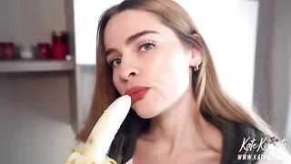 A hungry neighbor made amazing eye contact with a beautiful girl