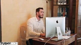A stunning woman realizes her anal fantasies with her coworker