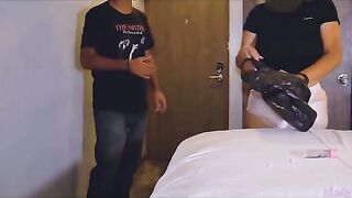 I asked for a consoler online and I was fucked by the delivery man, inexperienced boy