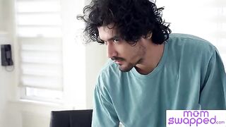 Hot MILF Caitlin Bell loves young guys’ hard dicks