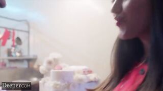 Alyx Star competes with bakers, gets horny and fucks