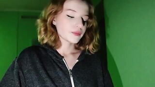 A couple fucked in the entrance while the parents were at home