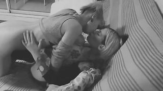 Meg Vicious y Blaze Rager compartiendo habitación con una perra loca