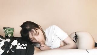 This beautiful girl always gets up early and starts with a blowjob