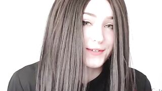 A hot girl working for Samsung helps a guy to change his phone but things get weird