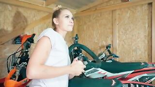 Hot babe fucked me after I fixed her bike
