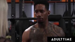 Muscle guy and ebony babe Zaawaadi get down and dirty