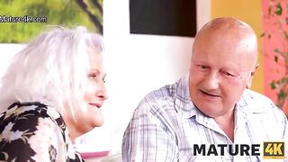The guy fucks the fat cougar on the table in HD