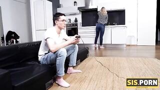 A brave guy fucked his stepsister with tiny boobs on SISPORN