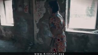 A babe is fucking in public with a stranger in an abandoned house, it’s risky!