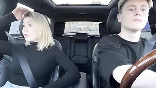 A hot girl agreed to a blowjob in exchange for a free taxi ride