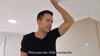 An air technician fixed the AC and got a passionate sex session