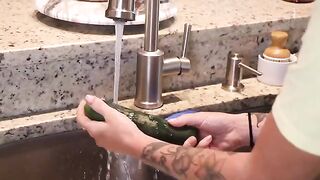 Masturbating before cooking lunch is not bad