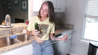 Masturbating before cooking lunch is not bad