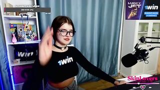 A streamer girl skinloverss gets fucked by a guy during a donation stream