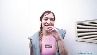 The agent met a girl on the street and fucked her in the hotel room