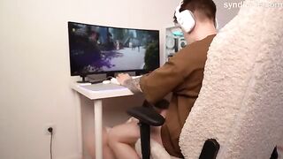 Babe decided to surprise her guy with her tight ass and blowjob