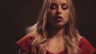 The foxy babe Anna Claire Clouds punishes her husband for being too lazy in an intense scene