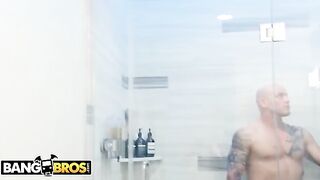 Derrick Pierce caught his step sister Mia Malkova in a compromising situation in the middle of the night