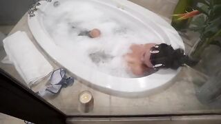 Girl shares bathroom with stepbrother, but he keeps his dick in pants