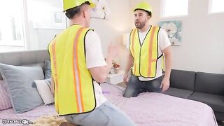 The sexy tiny Asian girl rewarded the movers with her body