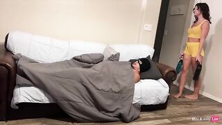 The guy came to his friend’s house and was shocked by the sight of sex on the couch