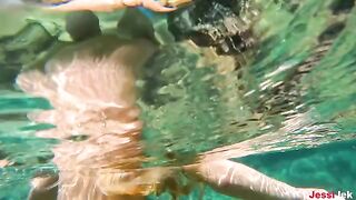 Babe has amazing underwater sex with a guy with a big ass on the beach