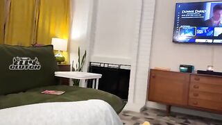 A date on Tinder ends up as a threesome with her roommate