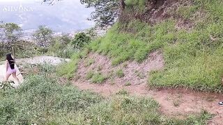 A guy spied on a Latina with a big ass who was running outdoors