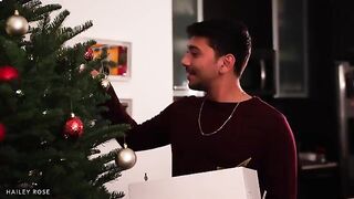 Christmas surprise turned into a hot chick’s pussy for couple