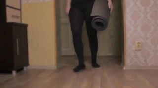 I pranked my roommate with yoga and cumshots
