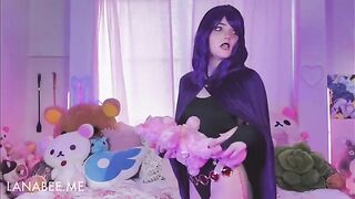 Raven found StarFire’s toys and experimented in a playful way
