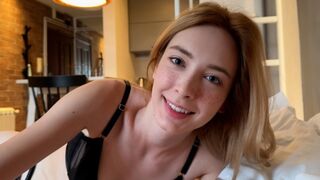 A young girl has sex with her nice boyfriend early in the morning