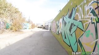 A pick-up guy fucked a girl on the street