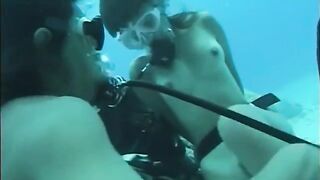 A sexy girl has sex with her guy right in the swimming pool water