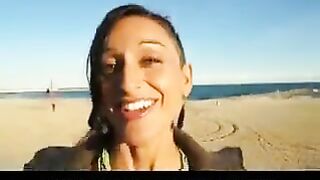 Nigersh has juicy ass, captures a man's dick on her cheek