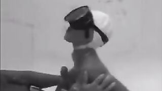 During the diving, she gave a blowjob to an aqualangist