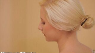 A hot shower and the beauty of the girl’s body in the wake