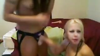 A blonde with big boobs has virtual sex in the chat