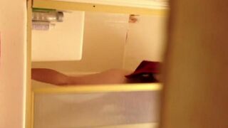 A girl has no shame and takes a shower in front of the camera