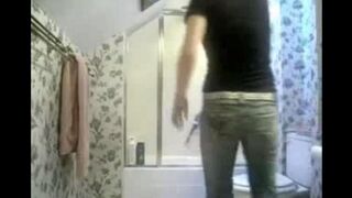 A girl pees and plays with her pussy in the mall toilet
