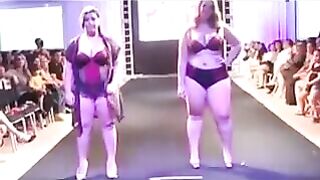 Chubby bitches in swimsuits ran on the camera, causing a stir
