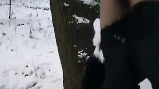 A bold guy tries to freeze time with a girl’s pussy