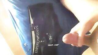 The guy finished a blowjob, but the sperm did not go out