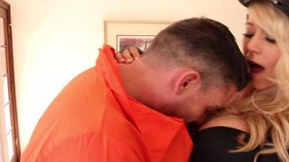 A beautiful police officer was seduced by a fugitive and fucked