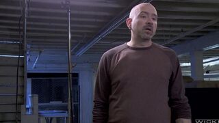 Homeless babe gets fucked by a passerby at the gateway
