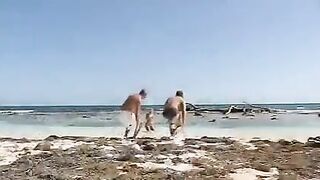Beach threesome with blonde and her friend Porn Mzhm